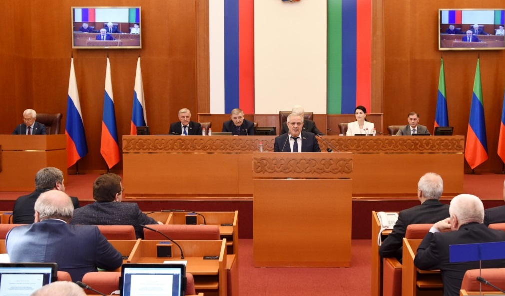 Перепалка «Чабанов» в парламенте Дагестана.  За что пришлось краснеть Шихсаидову? фото